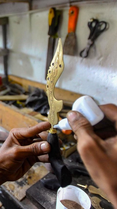 FOTO: Mengintip Pembuatan Senjata Pusaka Kujang yang Masih Eksis di Bogor