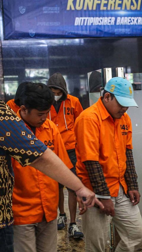 FOTO: Tampang 11 Orang Sindikat Judi Online Auto88 yang Dibekuk Bareskrim Polri di Bali