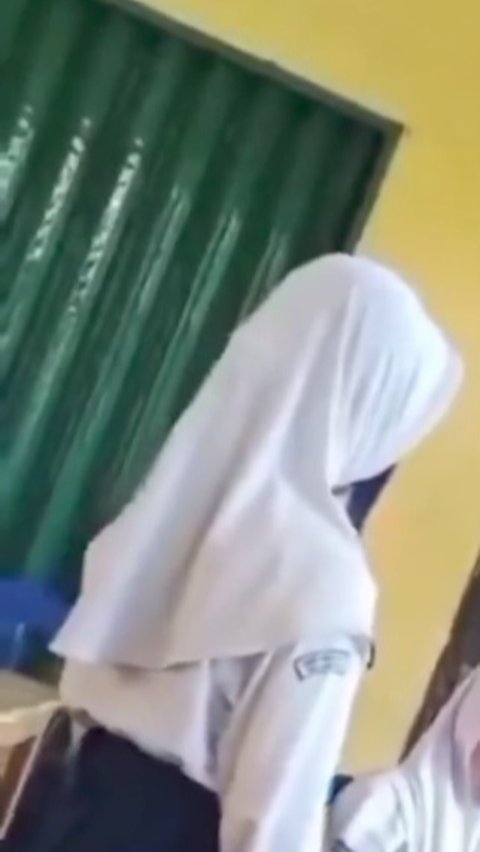 Viral Siswi SMP Dibully Teman Sekelas, Hijab Ditarik hingga Jatuh dan Terbentur Meja Ini Pemicunya