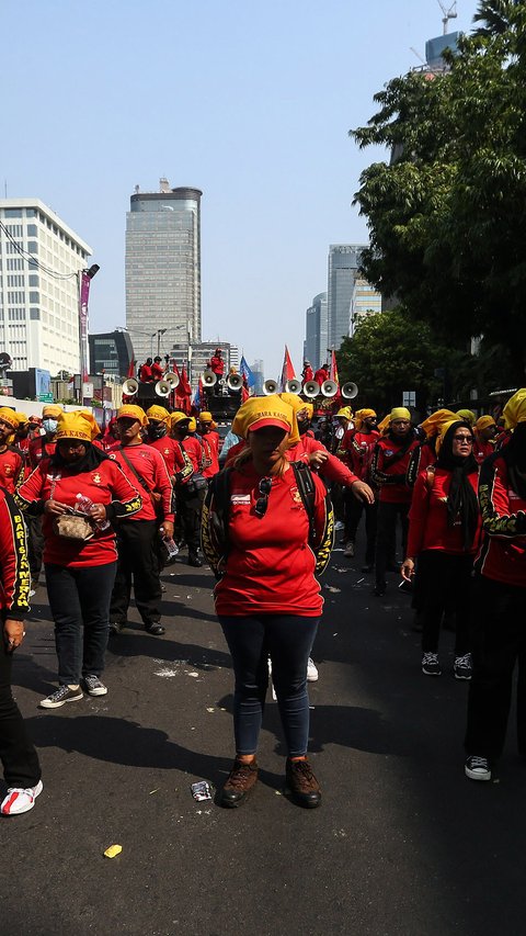 PMI Manufaktur RI Anjlok karena Kelas Menengah Mulai Tahan Belanja, Waspada PHK Massal Mengintai