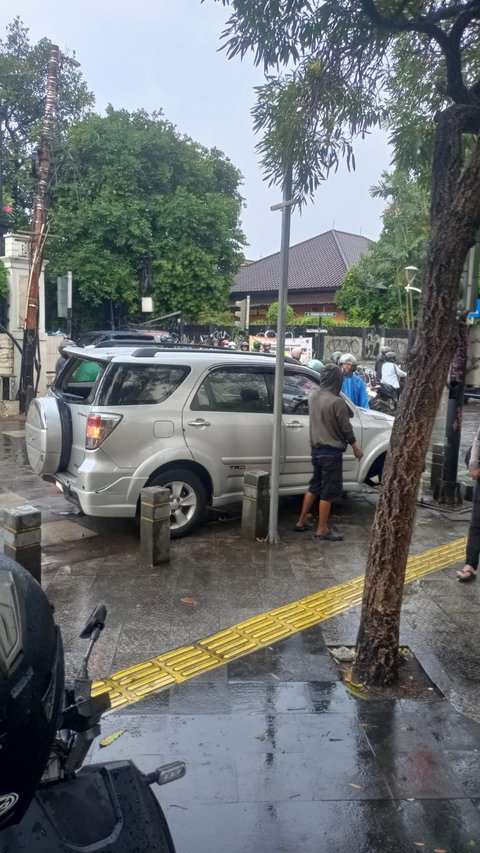 Kronologi Bocah 9 Tahun Bawa Mobil hingga Tabrak Mobil dan Motor di Kemang