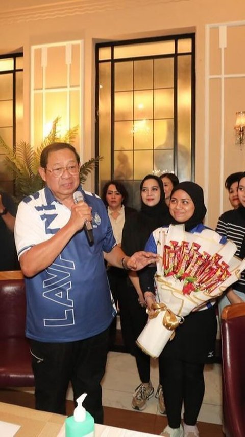 SBY Ajak Ratusan Teman Seangkatan Akmil Upacara HUT RI di Pendopo Pacitan