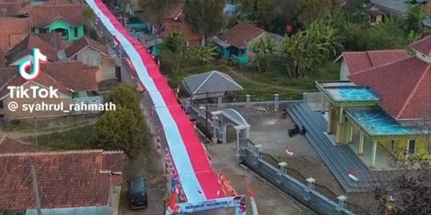 Semarakkan HUT ke-79 RI, Aksi Warga Majalengka Pasang Bendera Merah Putih Sepanjang 800 Meter Ini Viral