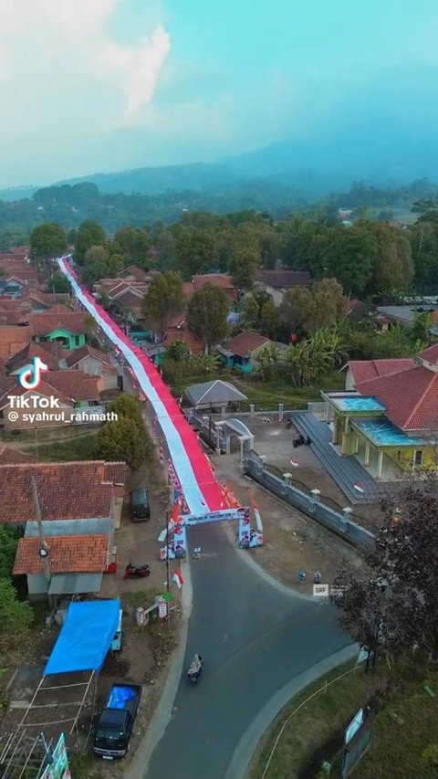 Semarakkan HUT ke-79 RI, Aksi Warga Majalengka Pasang Bendera Merah Putih Sepanjang 800 Meter Ini Viral