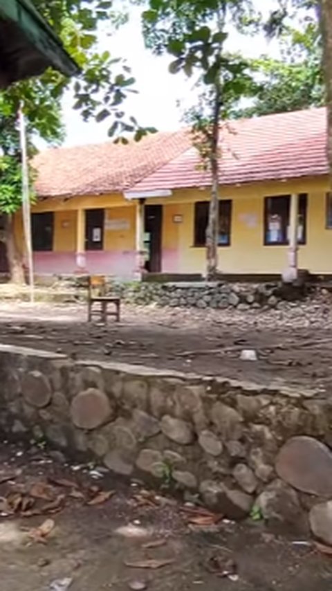 Bakal Dibangun Bendungan, Sekolah dan Deretan Rumah Penduduk Ini Kosong Sampai Terbengkalai