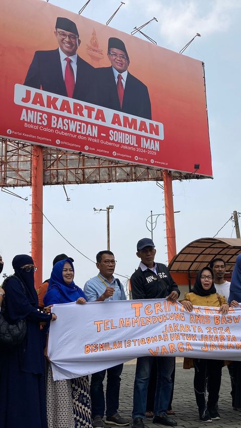 Warga Kelas Bawah Jakarta Bawa Ayam Jago, Minta PKS Konsisten Dukung Anies