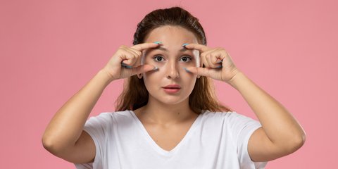 Penyebab Floaters Mata di Usia Muda, Ketahui Gejala dan Faktor Risikonya