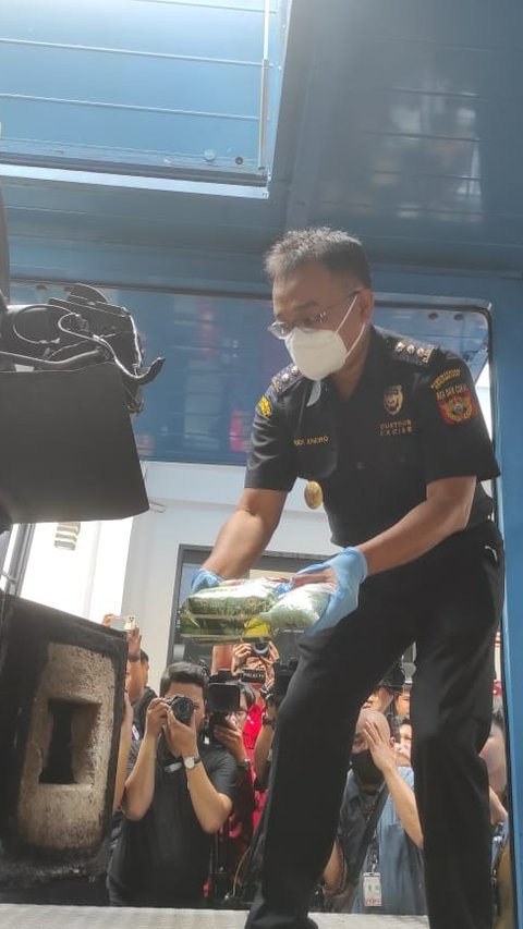 Polda Metro Jaya Musnahkan Ratusan Kilo Ganja dan Sabu Hasil Operasi Nila