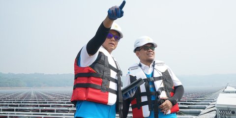 Dirut PLN Sabet Penghargaan Tokoh Inspiratif Penggerak Transisi Energi