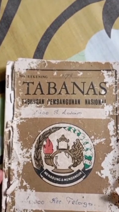 Pria Ini Temukan Buku Tabungan 'Tabanas' Tahun 1983 Milik Sang Nenek, Nominal Uangnya Jadi Sorotan