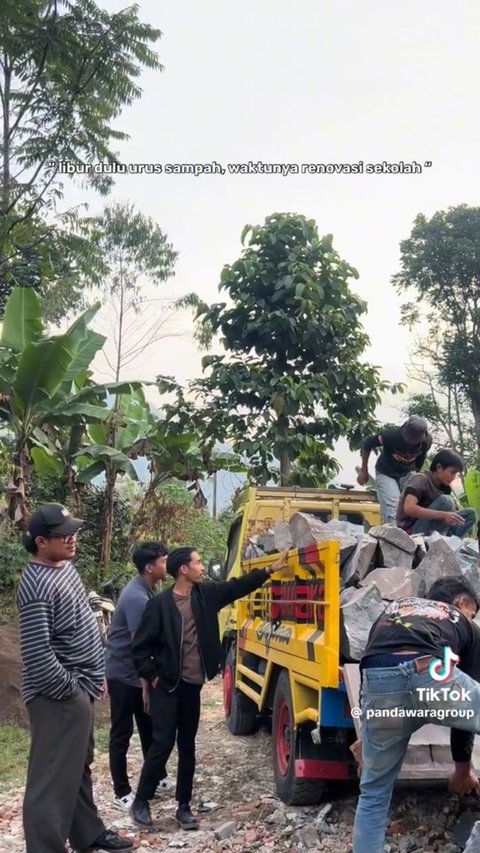 Tak Hanya Berkontribusi di Masalah Sampah, Aksi Pandawara Renovasi Sekolah di Pelosok Daerah Ini Curi Perhatian