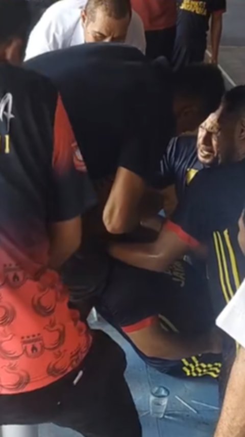 Viral Aksi Penyelamatan Pria yang Tak Sadarkan Diri saat Main Futsal, Diduga Lakukan Donor Darah Sebelum Ikut Turnamen