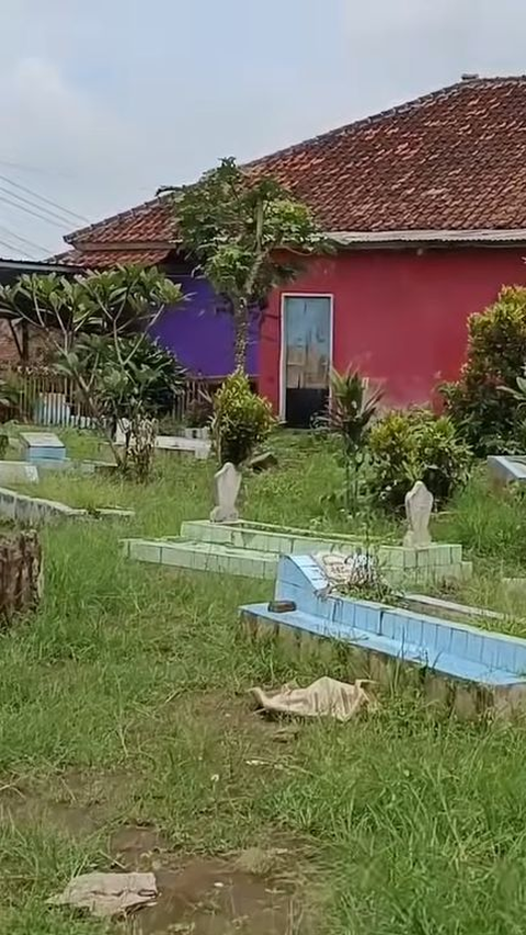 Cerita Warga Purwakarta yang Rumahnya di Samping Makam, Buka Pintu dan Jendela Kamar Langsung Lihat Kuburan