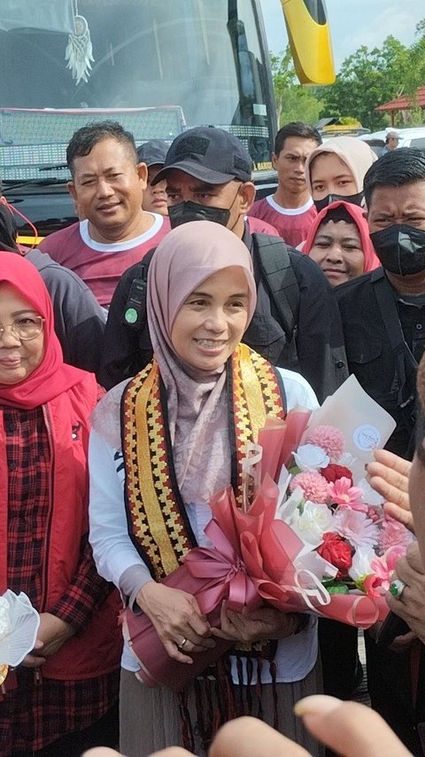 Bertemu Warga Lampung di Rest Area, Siti Atikoh Didoakan Jadi Ibu Negara