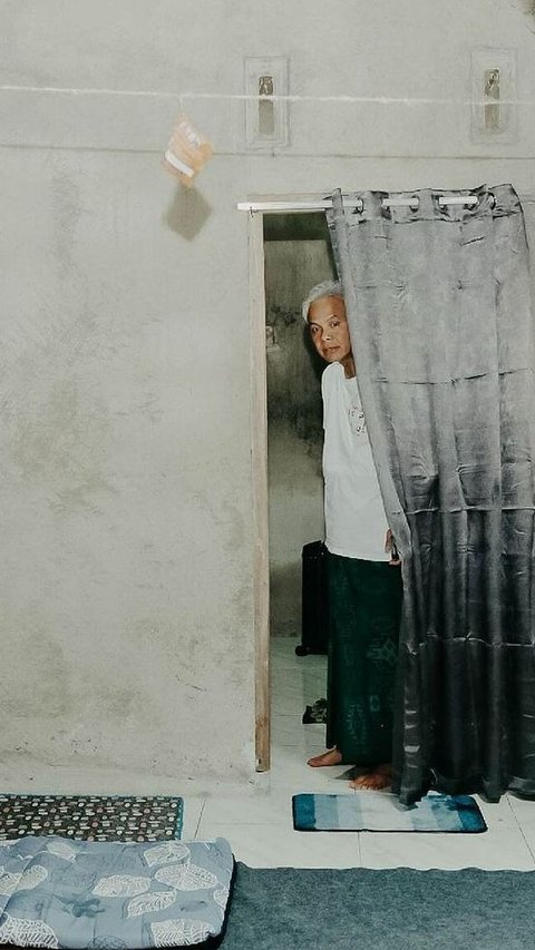 The Appearance of the Bedroom Where Ganjar Stayed at a Resident's House, Floor Mattress, Walls Not Yet Painted