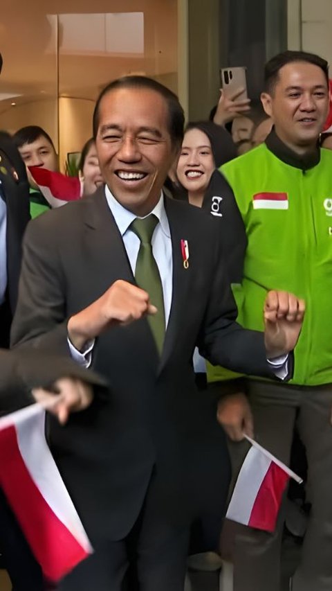 Jokowi's Style of Dancing Gacor with WNI Online Ojek Partners in Vietnam