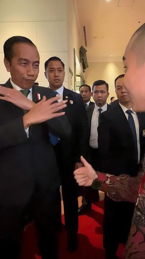 VIDEO: Jokowi Selebrasi 'Siuu' Cristiano Ronaldo, Paspampres Sampai Melotot