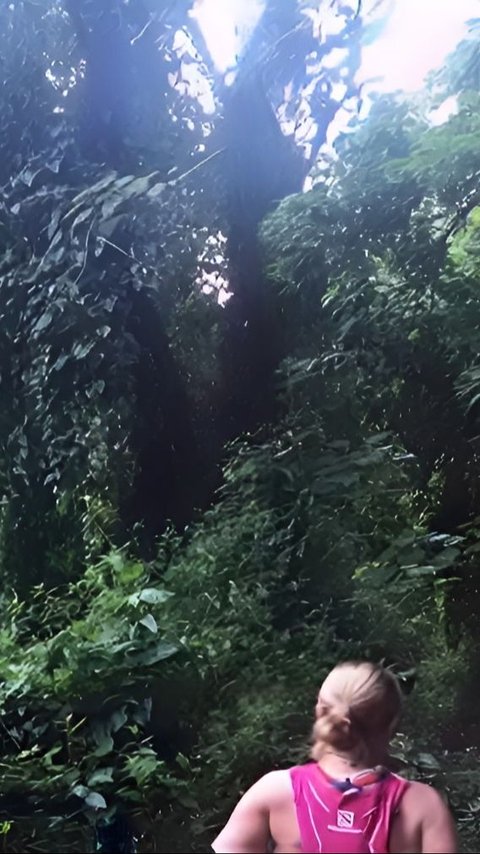 Viral Photo Runner Accidentally Encounters Forest Guardian Ghost