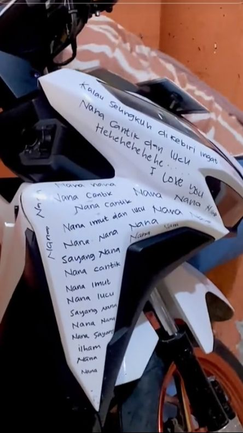 Already a Bucin, this man can only surrender when his entire motorcycle body is scribbled by his lover, seeing it makes the heart touched