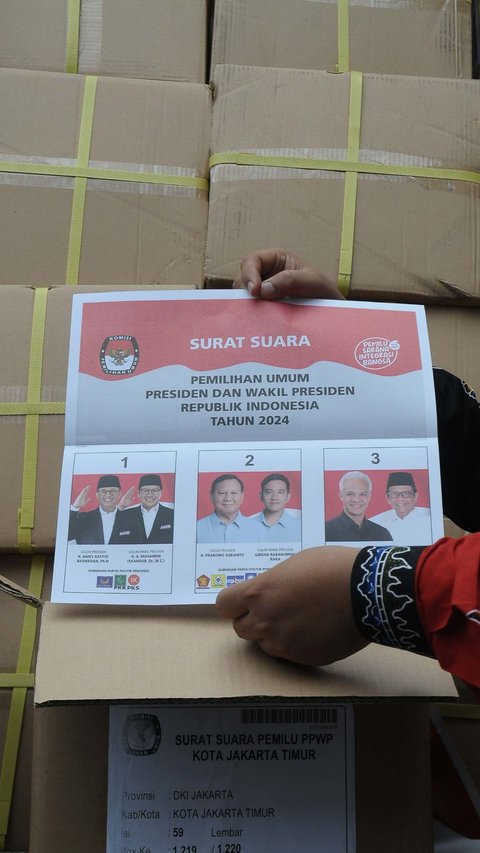 Surat Suara Pemilu 2024 Tiba, Wakapolres Rokan Hulu Turun Langsung ke Gudang KPU