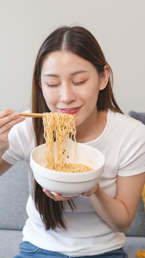 Can You Consume Instant Noodles While on a Healthy Diet? Check out the Tips from a Nutrition Coach