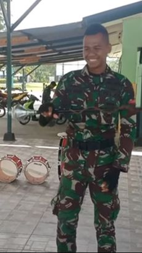 Prajurit TNI Asal Bima Tertinggi di Batalyon Ukuran Sepatu 46, Ternyata Jago Penatarama Drumband