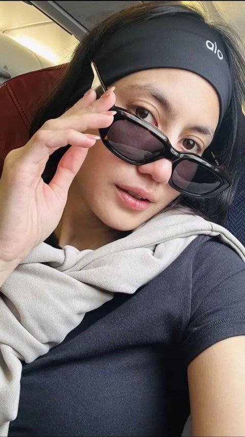 10 Photos of Artists `Without Makeup` While Flying, Nia Ramadhani's Sultan Aura is Strongly Present!