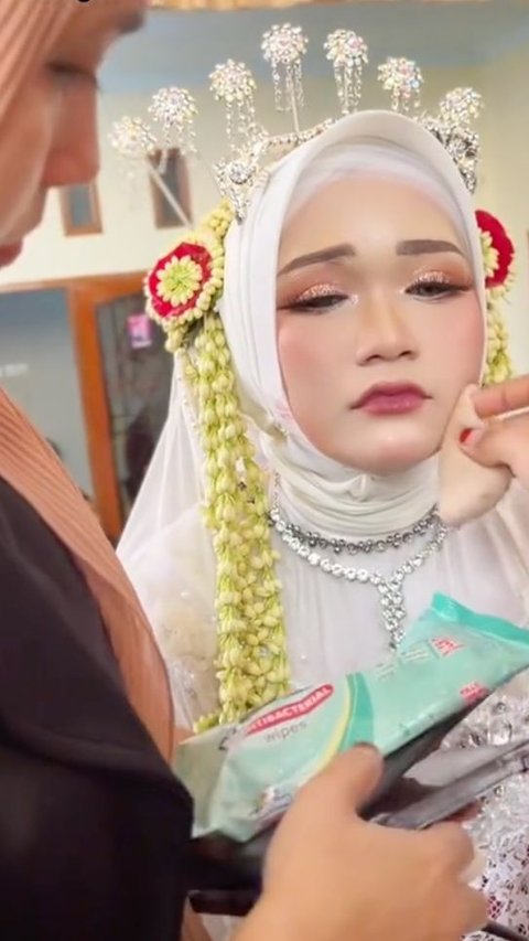 Curhat Sedih Pengantin Makeupnya Rusak karena Ulah Tamu