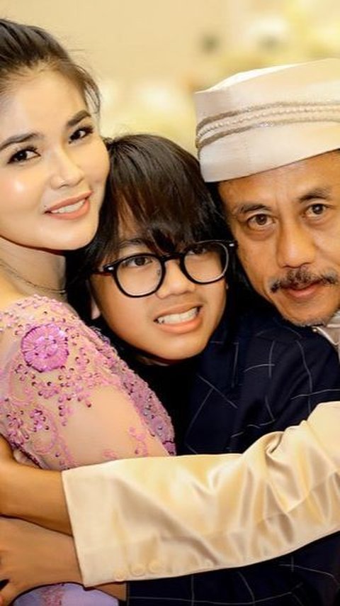 Cantik Bak Gadis! 7 Potret Karina Ranau Istri Epy Kusnandar yang Jago Jualan Kue