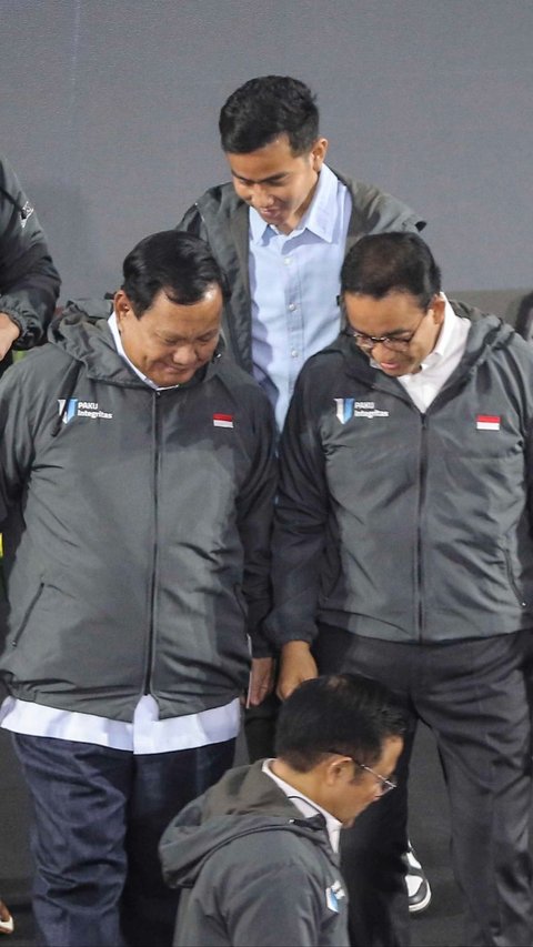 FOTO: Keakraban Tiga Pasangan Capres Usai Bicara Korupsi di Indonesia, Momen Anies Salaman dengan Prabowo Menyita Perhatian