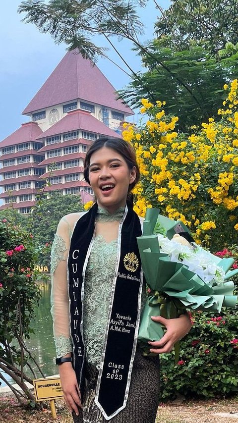 10 Portraits of Yovania, Former Patient of RSJ, Successfully Graduated from UI