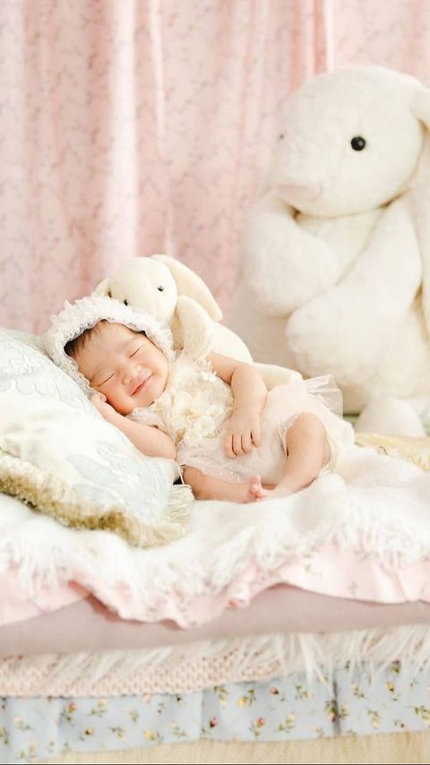 Photoshoot Anak Kedua Billy Davidson dan Patricia Devina, Bayi Mungil Menggemaskan Sudah Bisa Tersenyum Saat Difoto