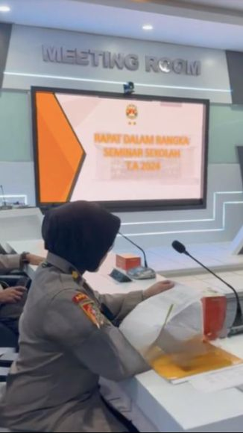 Penampakan Ruang Meeting Akpol yang Keren dan Futuristik, Duduk Pakai Kursi Gaming