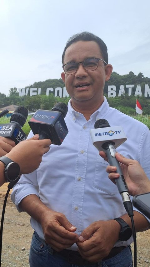 VIDEO: Curhat Berapi-Api Warga Kampung Bayam Hingga Peluk dan Cium Anies Baswedan