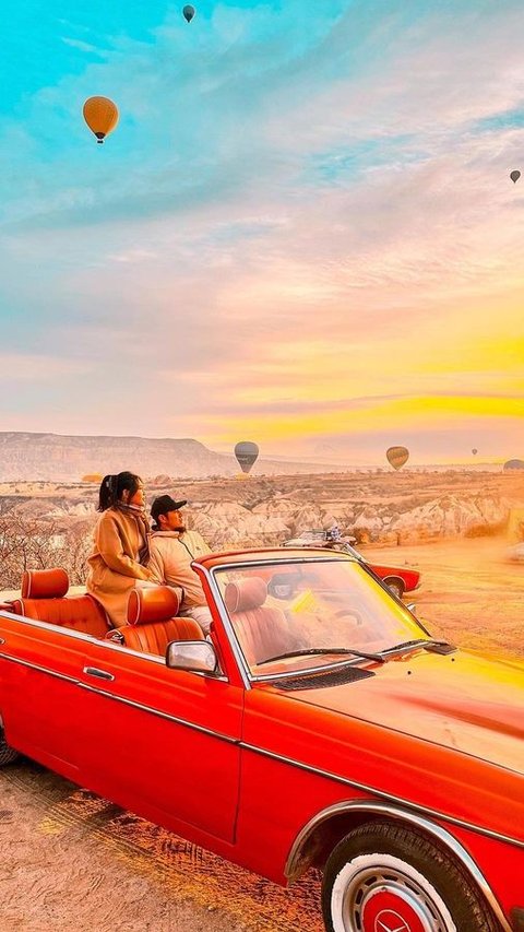 10 Foto Romantis Via Vallen dan Suami di Turki, Pemandangannya Luar Biasa Indah!