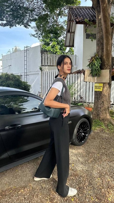 Gaya Keren Paula Verhoeven Antar Anak Sekolah, Tampil Santai Cantik Banget & Kini Makin Langsing