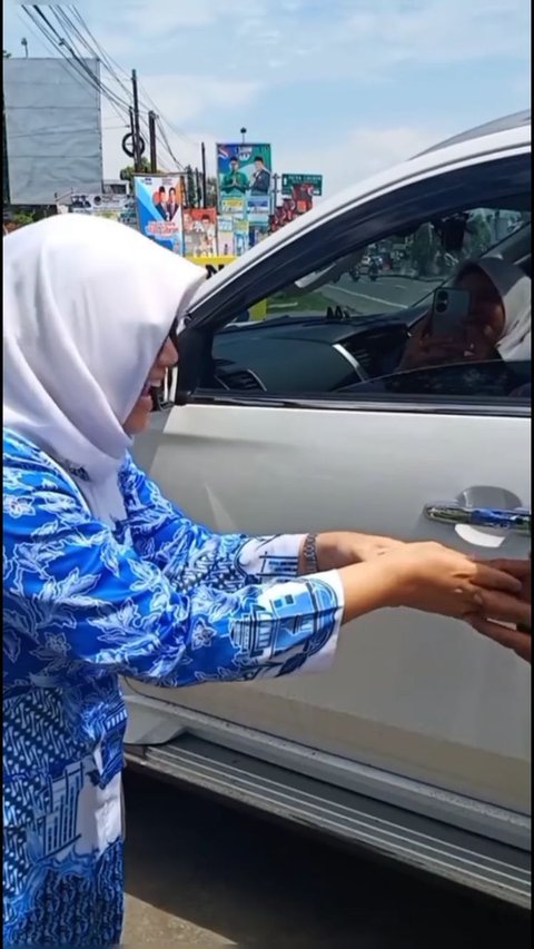 Aksi Pemilik Mobil Ajak Salaman dan Tak Marahi Sopir Truk yang Serempet Mobilnya Ini Viral, Tuai Pujian