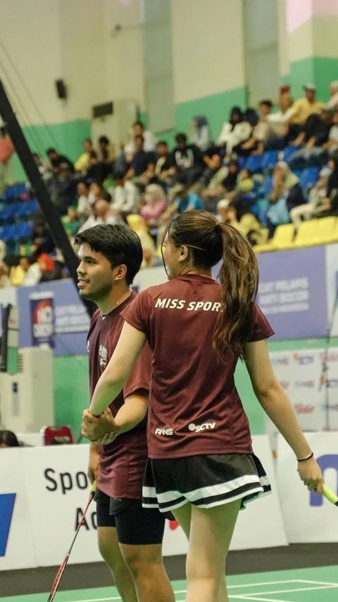 8 Portraits of Aaliyah Massaid & Thariq's Badminton Duet Intimacy, Holding Hands Continuously!