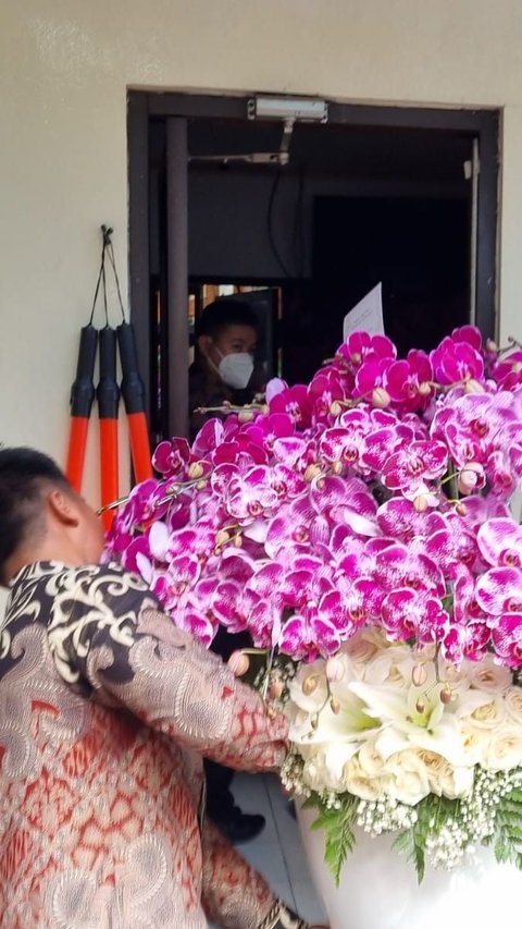 Jokowi Kirim Bunga untuk Megawati, Hasto: Kami Belum Cek Satu Persatu