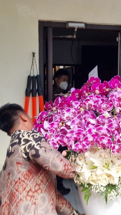 Reasons Jokowi Sends Purple Orchid Flowers on PDIP Chairwoman Megawati's 77th Birthday