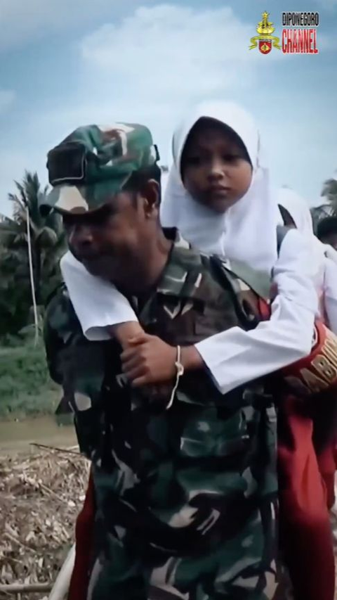 Aksi Heroik Babinsa TNI di Cilacap Bikin Hati Bergetar, Warganet Colek Panglima TNI-Jokowi