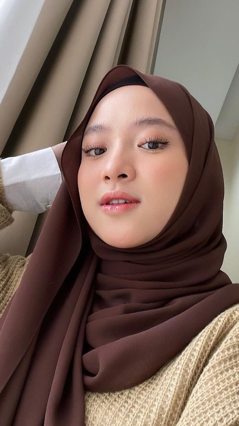 Showcasing Makeup Video, Nissa Sabyan's Bare Face Immediately Gets Attention