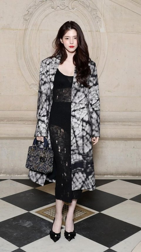 Han So Hee Pukau Penggemar dengan Busana Tembus Pandang di Dior Haute Couture SS24