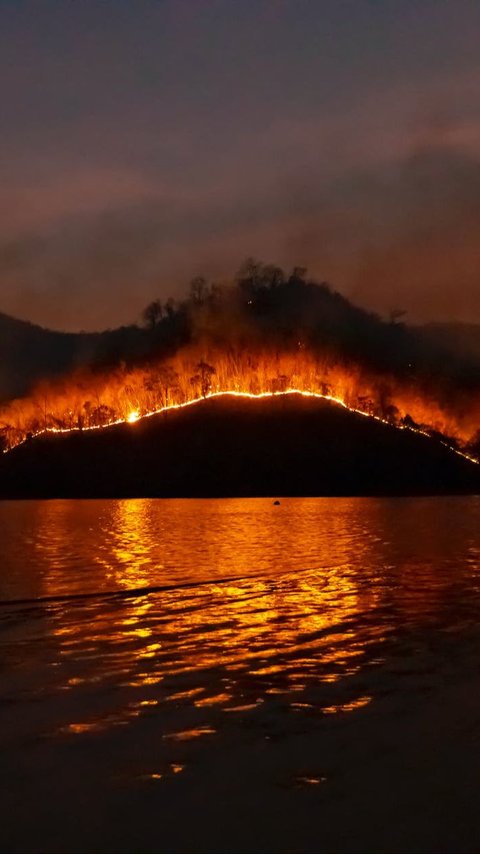 Terrifying, The Fire on This Mountain Has Been Burning for 6,000 Years, How Is That Possible?