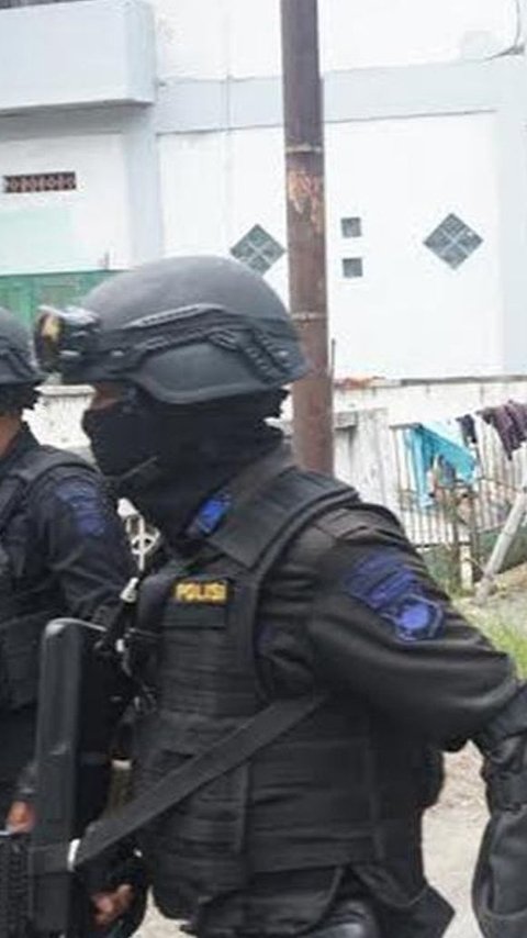 Densus 88 Geledah Satu Rumah & Tangkap Empat Terduga Teroris di Sukoharjo