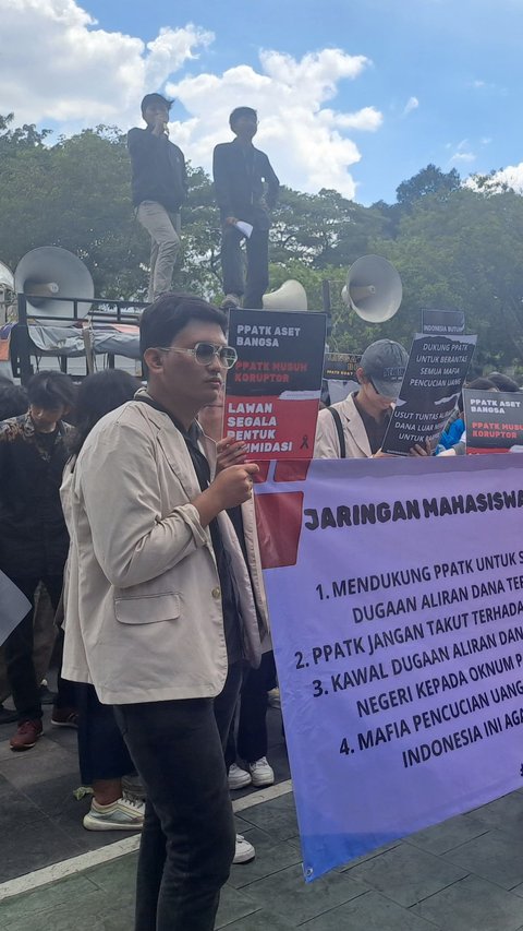 Aksi Mahasiswa Dukung PPATK Ungkap Transaksi Janggal di Pemilu 2024