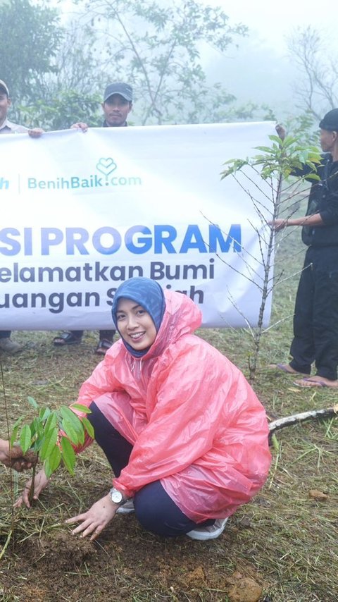 BCA Syariah Tanam 1.000 Bibit Durian di Bogor, Emisi 8.183 Kg CO2 Berkurang