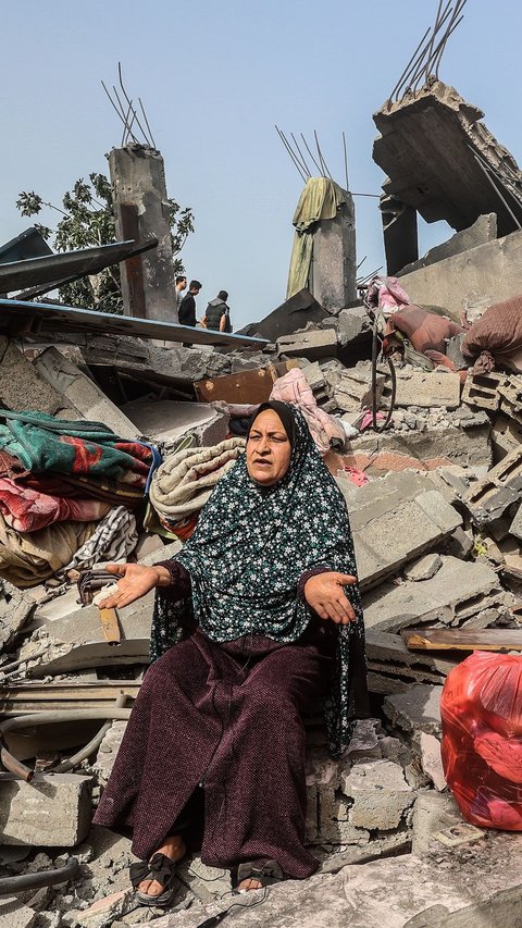 Women in Gaza Forced to Use Pieces of Tent Cloth as Menstrual Pads