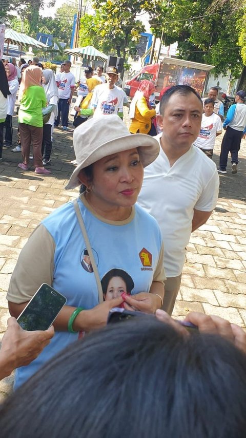 Kenakan Bucket Hat & Kaus Berlogo Partai Gerindra, Potret Titiek Soeharto Senam 'Gemoy' Curi Perhatian