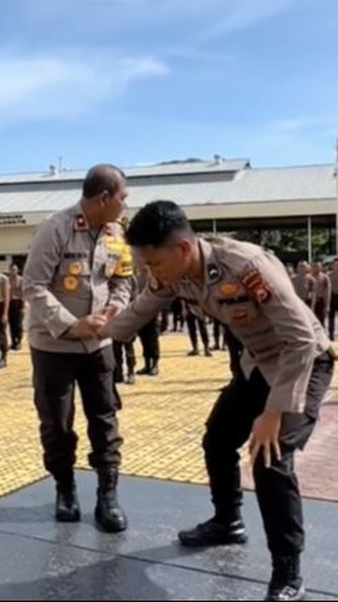 Bripda Polisi 'Cekik' Jenderal saat Latihan Bela Diri, Endingnya Dilumpuhkan Tak Berkutik